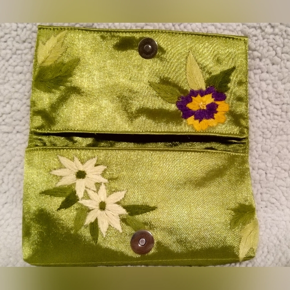 Forgotten Shanghai Floral Clutch Purse - Picture 5 of 8